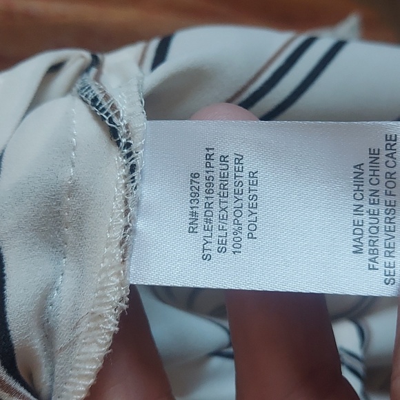 Daniel Rainn NWOT short sleeve striped blouse with split side hem, Medium - Picture 4 of 14
